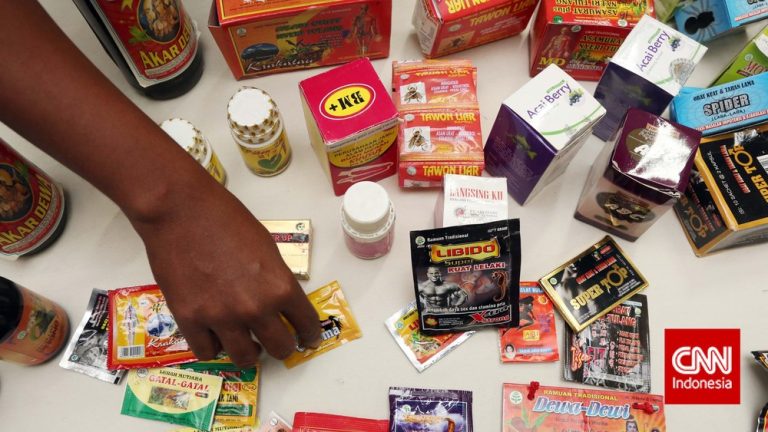 Penggerebekan Pabrik Obat Ilegal: Miliaran Rupiah Obat Palsu Beredar! Penggerebekan Pabrik Obat Ilegal: Miliaran Rupiah Obat Palsu Beredar!
