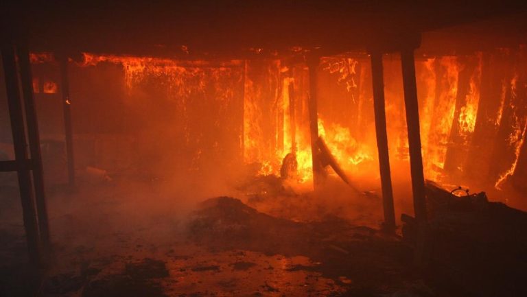 Kebakaran Hebat! Kerugian Capai Miliaran! Kebakaran Hebat! Kerugian Capai Miliaran!