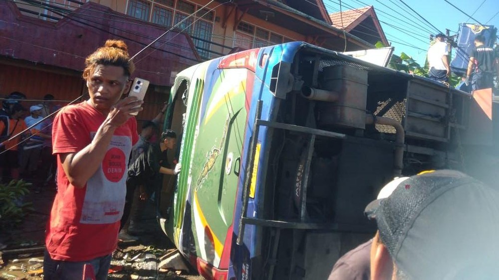 Bus ALS Terguling di Padang Panjang, Belasan Tewas!
