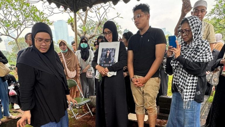 Polisi Diminta Transparan Usut Kasus Mahasiswa Tewas Ditabrak BMW! Polisi Diminta Transparan Usut Kasus Mahasiswa Tewas Ditabrak BMW!