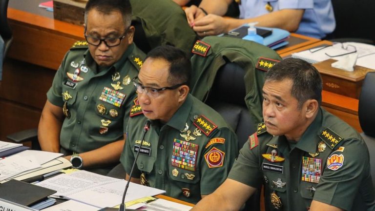 Rahasia Rapat Tertutup TNI-DPR: Apa yang Dibahas? Rahasia Rapat Tertutup TNI-DPR: Apa yang Dibahas?