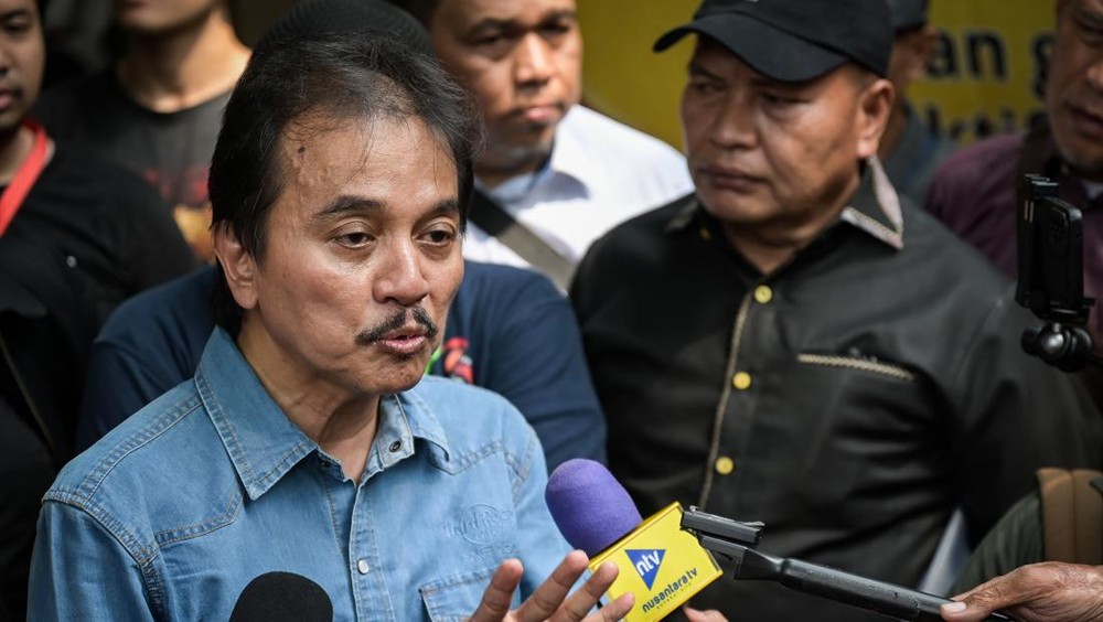 Mantan Menpora Dihujani Pertanyaan! Kasus Ijazah Jokowi Memanas!