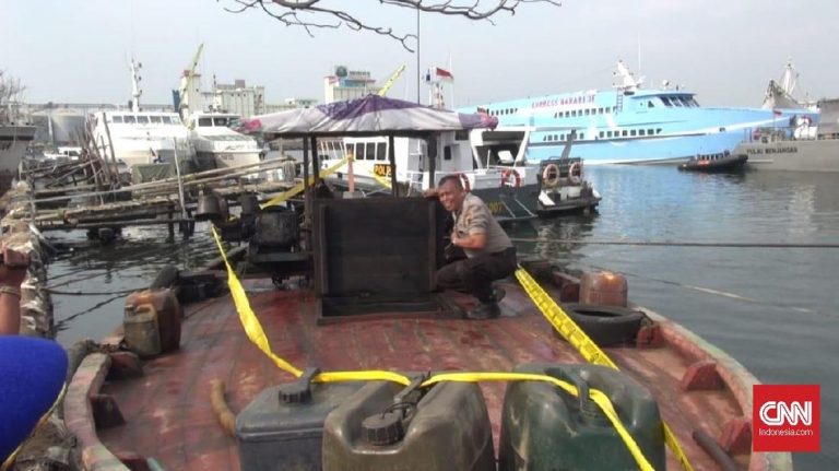 Heboh! Kapal Selundupkan Solar ke Australia Digagalkan! Heboh! Kapal Selundupkan Solar ke Australia Digagalkan!