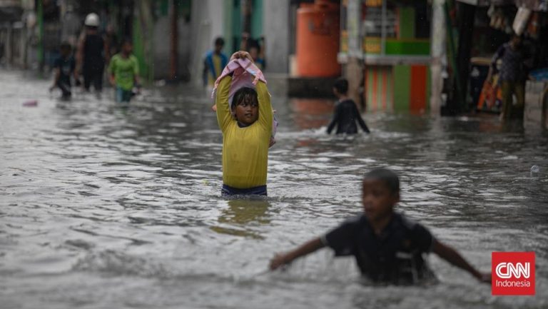 Rob Dahsyat! Muara Angke Terendam Hampir 1 Meter!
