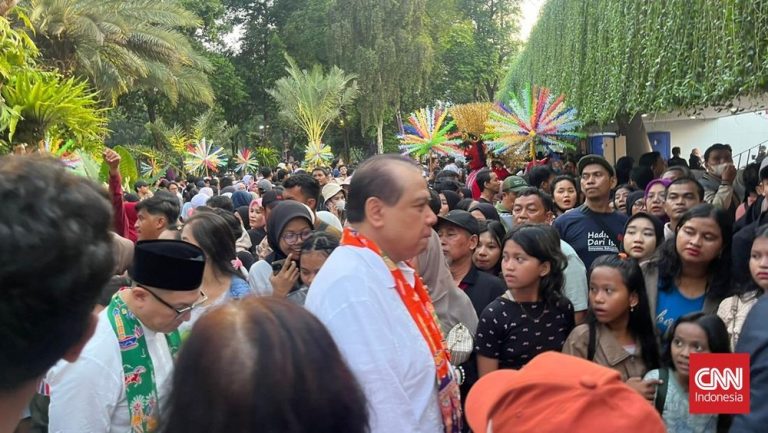 Wow! Bos CT Corp Ikut Rayakan Ulang Tahun Jakarta! Wow! Bos CT Corp Ikut Rayakan Ulang Tahun Jakarta!