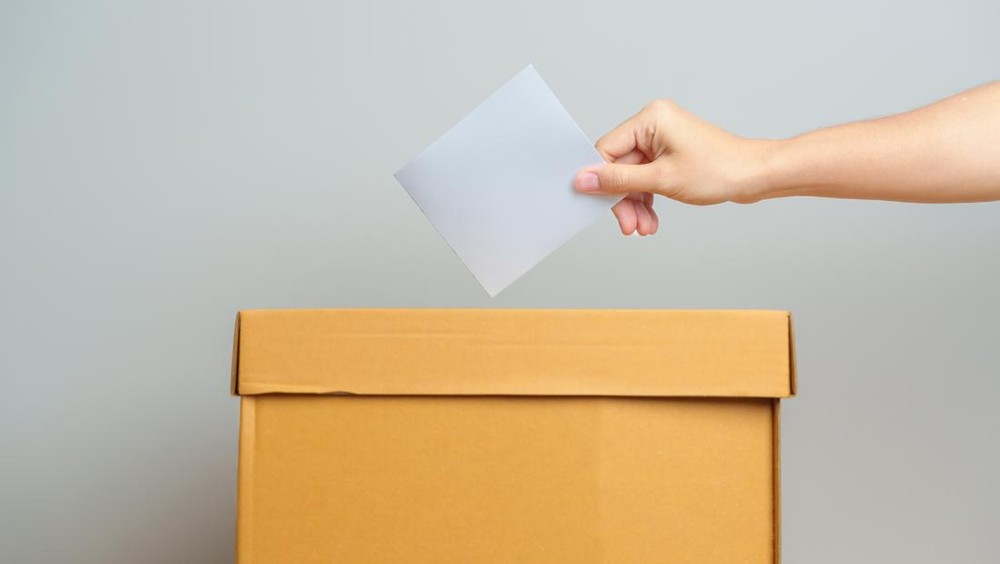 Pilkada Mundur ke 2032? Putusan MK Bikin Heboh!