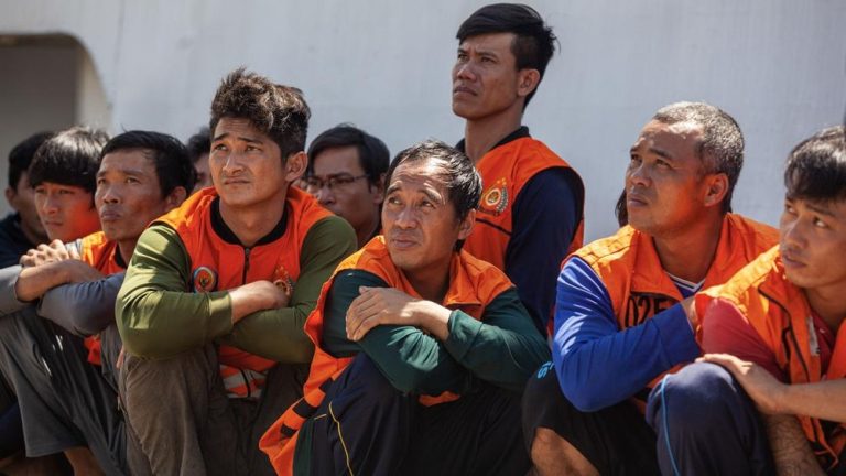 Deportasi Massal! 26 ABK Filipina Diusir dari Papua