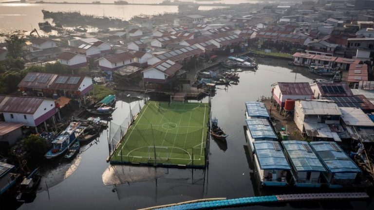 Misteri Lapangan Apung di Muara Angke!