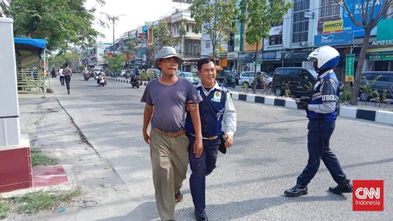 Wali Kota Surabaya Perang Melawan Premanisme Parkir! Wali Kota Surabaya Perang Melawan Premanisme Parkir!