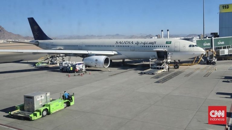 Detik-Detik Menegangkan! Pesawat Haji Mendarat Darurat!