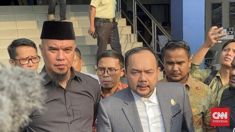 Ahmad Dhani Polisikan Lita Gading! Ada Apa? Ahmad Dhani Polisikan Lita Gading! Ada Apa?