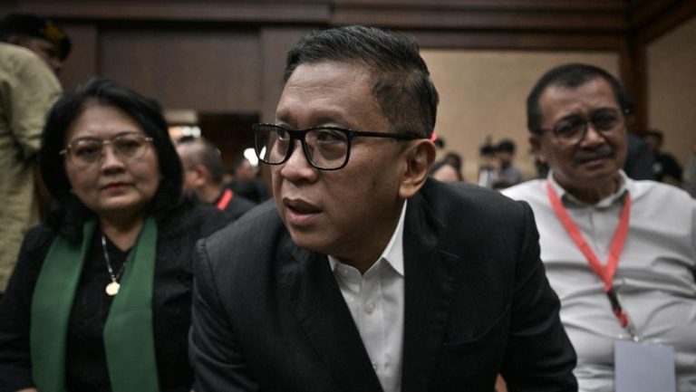 Rahasia Busana Sekjen PDIP: Jaksa Heran!