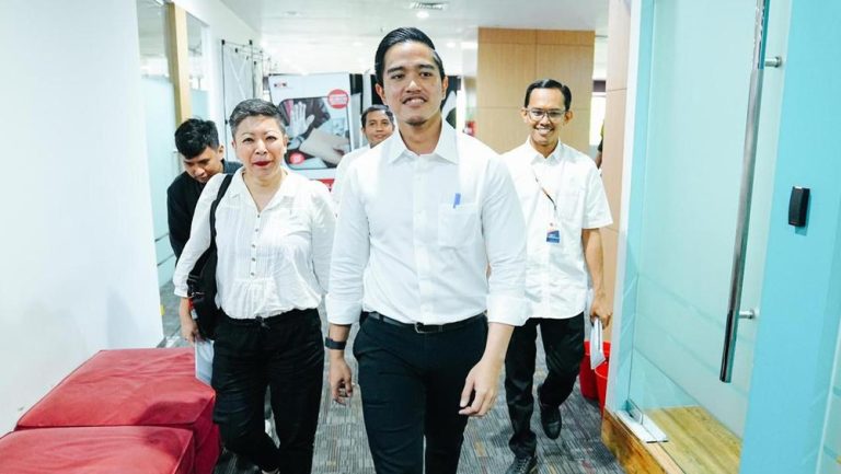 Kaesang Unggul Sementara di E-Voting Ketum PSI, Bro Ron Mengejar! Kaesang Unggul Sementara di E-Voting Ketum PSI, Bro Ron Mengejar!