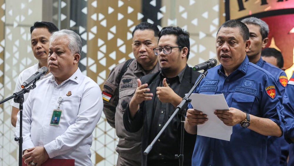 Rahasia Miliaran Rupiah: Kasus Korupsi BBM Terbongkar!