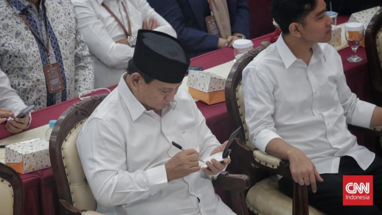 Rahasia Rapat Tertutup Prabowo: Cuaca Ekstrem & Sekolah Rakyat! Rahasia Rapat Tertutup Prabowo: Cuaca Ekstrem & Sekolah Rakyat!