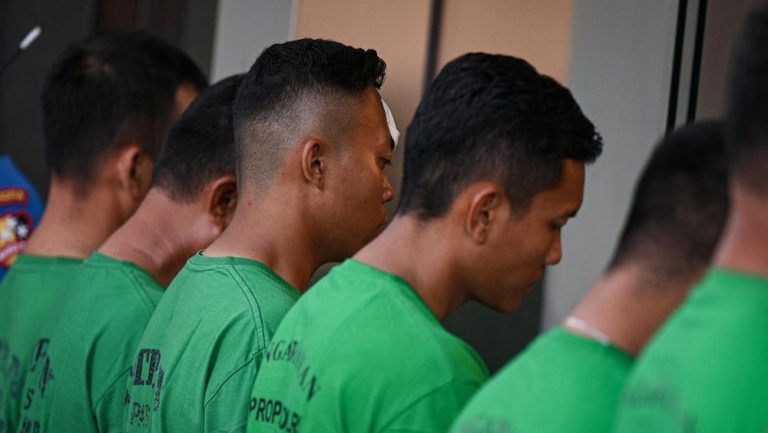 Tragis! 7 Brimob Dipatsus Usai Lindas Ojol Hingga Tewas? Tragis! 7 Brimob Dipatsus Usai Lindas Ojol Hingga Tewas?