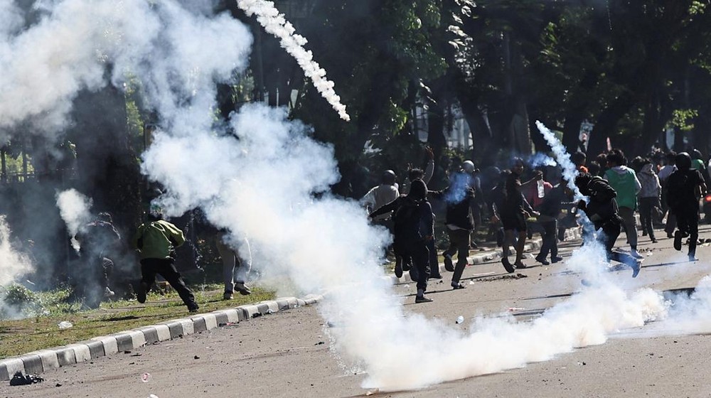 Kwitang Membara! Jumat Pagi Penuh Asap dan Air Mata