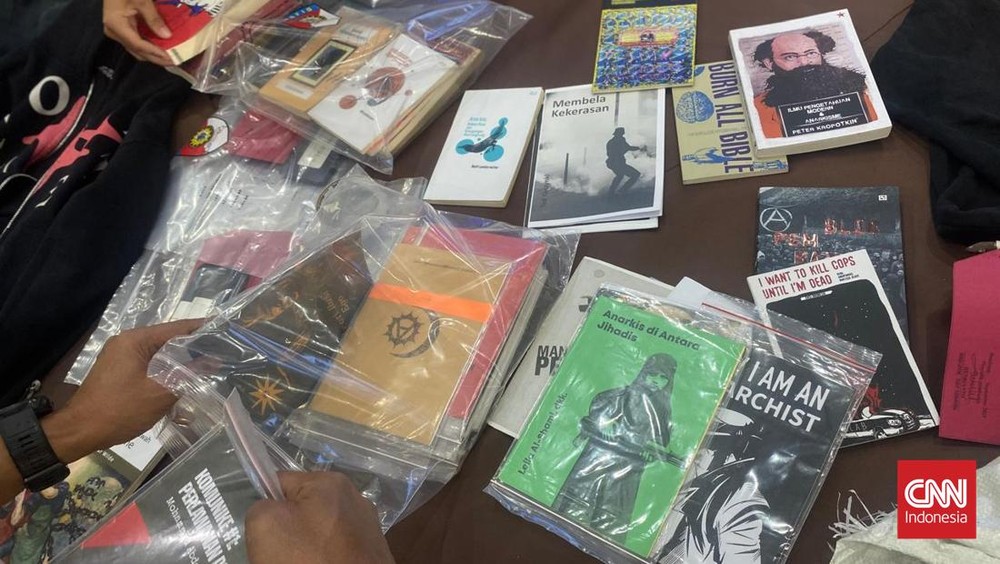 Buku Disita Polisi! Tersangka Demo Rusuh Terancam 20 Tahun Penjara?
