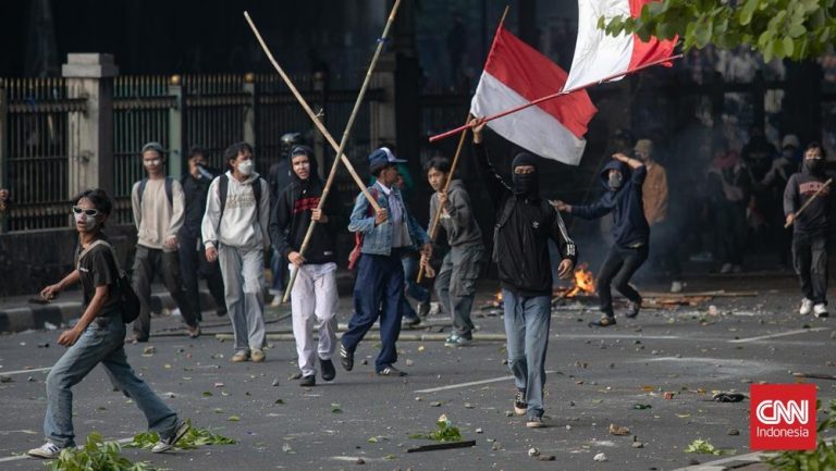 Demo Ricuh di Jogja: Polisi Pulangkan Pelajar, 3 Orang Diproses Hukum! Demo Ricuh di Jogja: Polisi Pulangkan Pelajar, 3 Orang Diproses Hukum!