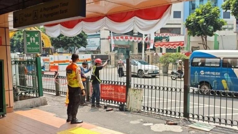 Pagar Stasiun Cikini Dibongkar! Akses Lebih Mudah, Gak Pake Muter!