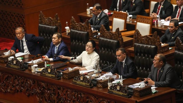 Skandal DPR! Gaji Artis Sahroni Cs Resmi Dihentikan?