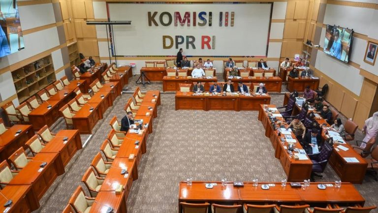 RKUHAP Gagal Sah September Ini? DPR Buka Suara! RKUHAP Gagal Sah September Ini? DPR Buka Suara!