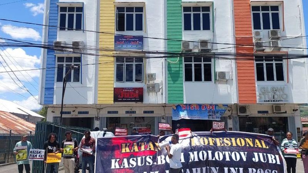 Setahun Kasus Molotov Jubi: Jurnalis Papua Tagih Janji Polisi!
