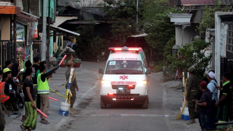 Tragis! Sopir Ambulans Meninggal Usai Antar Jenazah Tragis! Sopir Ambulans Meninggal Usai Antar Jenazah