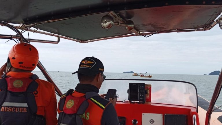 Tragedi Laut! Kapal Semen Karam, ABK Muda Raib Ditelan Ombak Tragedi Laut! Kapal Semen Karam, ABK Muda Raib Ditelan Ombak