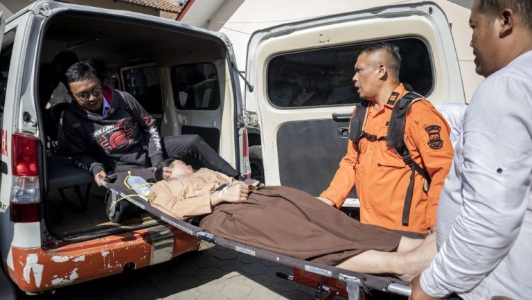 Geger! Ratusan Siswa di Indonesia Keracunan Usai Santap MBG Geger! Ratusan Siswa di Indonesia Keracunan Usai Santap MBG