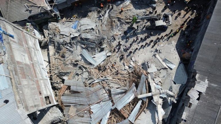 Tragedi Sidoarjo: 49 Santri Hilang di Reruntuhan Pesantren!