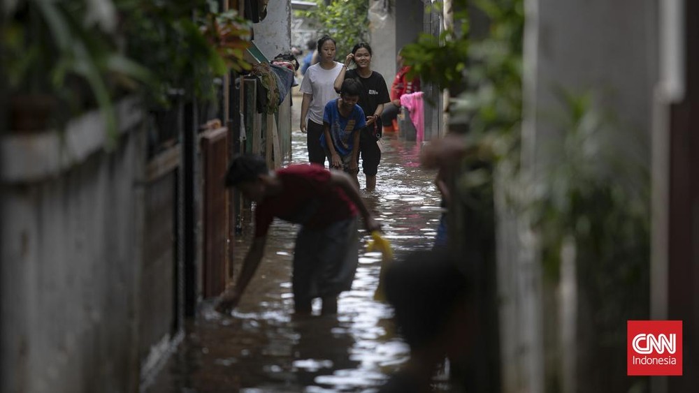 Jakarta Lumpuh! Puluhan RT Tenggelam Diterjang Banjir Kiriman