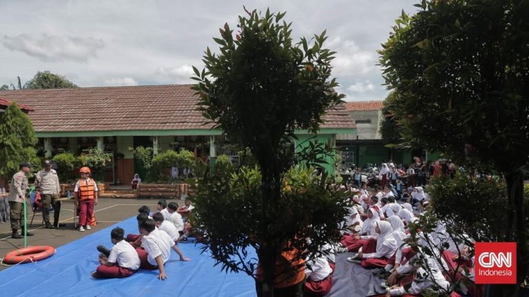 Sekolah Ambruk? Cuma 5% Bangunan Sekolah Siap Hadapi Bencana! Sekolah Ambruk? Cuma 5% Bangunan Sekolah Siap Hadapi Bencana!