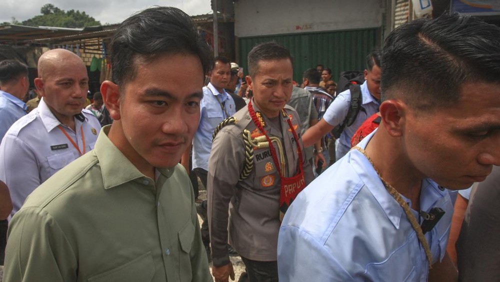 Gibran Kejutkan Bekasi! Doorprize Motor Listrik Jadi Rebutan Warga!