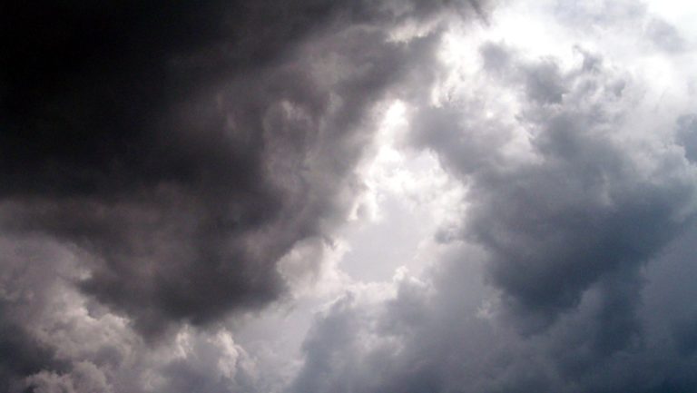 Sinjai Diterjang Badai! Puluhan Rumah Luluh Lantak