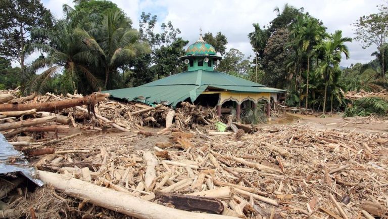 Tragedi Sumatra: Ratusan Nyawa Melayang, Sibolga Terisolasi!