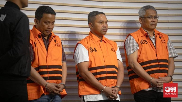 Kantor Gubernur Riau Digeledah KPK! Dokumen Anggaran Disita