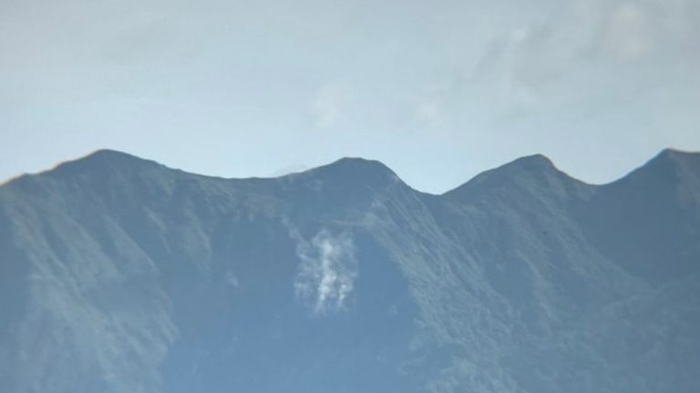 Gunung Sangeang Api Meningkat! Warga Pulau Sangeang Dievakuasi?