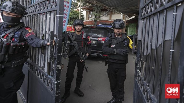 Ledakan SMA 72: Prabowo Perintah Utamakan Korban! Ledakan SMA 72: Prabowo Perintah Utamakan Korban!