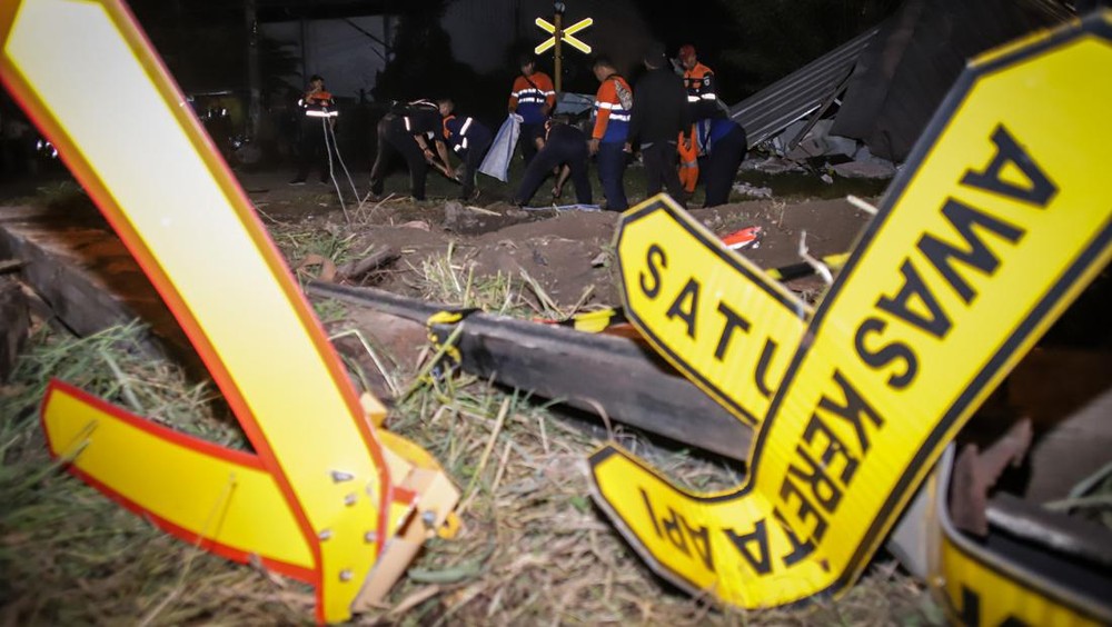 Tragedi di Sleman: Palang Pintu Maut Menganga, KAI Buka Investigasi!