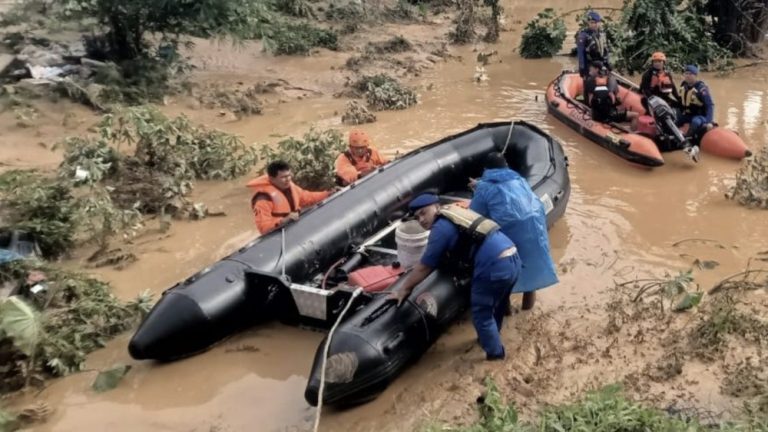 Tragedi Sumatra: Banjir Maut Renggut 174 Nyawa! Evakuasi Terhambat?
