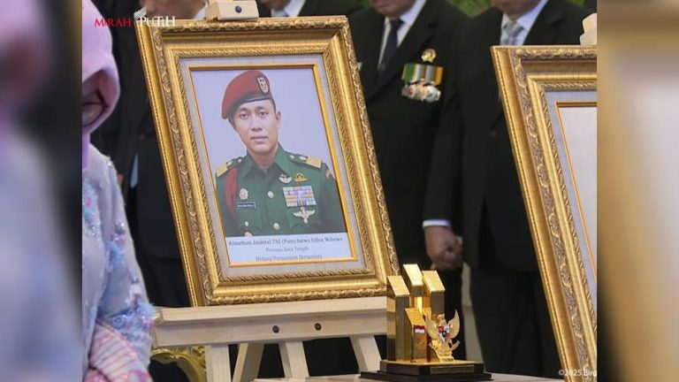 AHY Terharu! Kakeknya Jadi Pahlawan Nasional Berkat Prabowo?