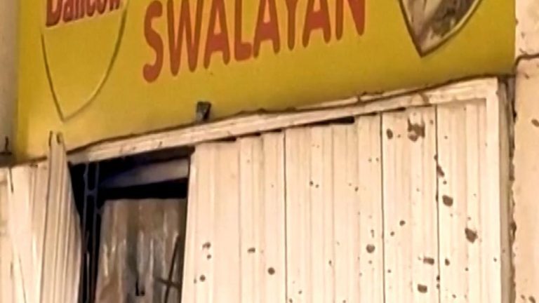 Banjir Aceh: Warga Kelaparan, Terpaksa "Pinjam" Makanan di Toko!