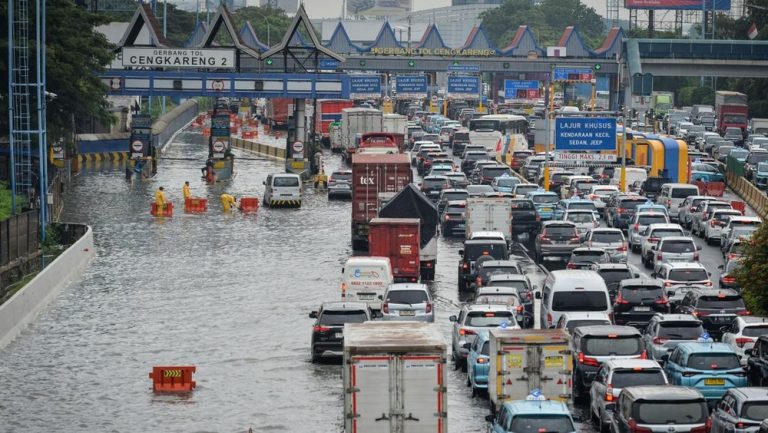 Jakarta Tenggelam, Istana Salahkan Tata Ruang!