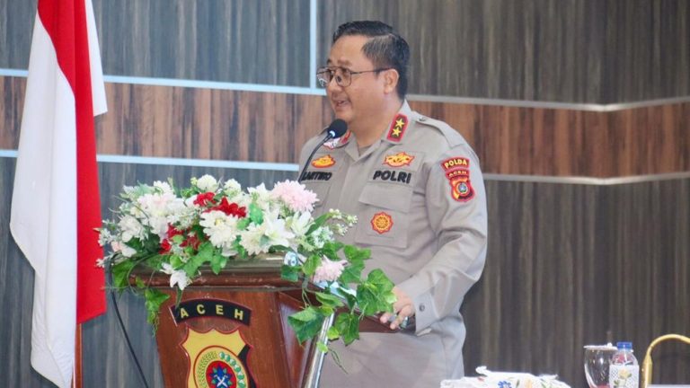 Headline: Kejutan! Kapolri Rombak Jabatan Tinggi, Siapa Penggantinya?