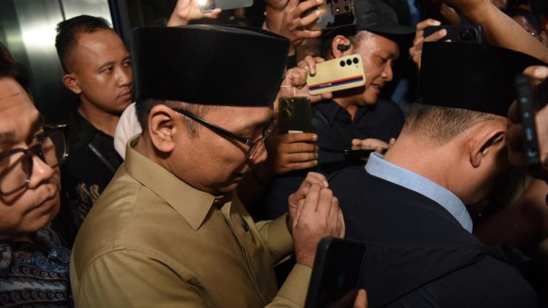 Skandal Haji Mengguncang! Yaqut dan Stafsus Resmi Tersangka KPK Skandal Haji Mengguncang! Yaqut dan Stafsus Resmi Tersangka KPK