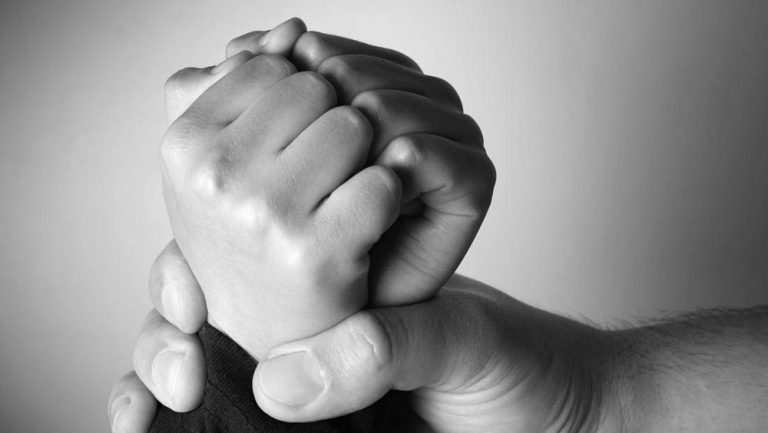 Terkuak! Balita 4 Tahun Disiksa Pasutri di Surabaya, Motifnya Bikin Geram!