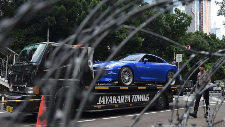 KPK Bongkar Modus Licik: Mobil Operasional Bea Cukai Jadi Bank Berjalan Koruptor!