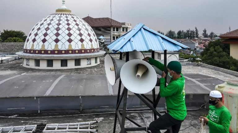 WNA Ngamuk Karena Tadarus! Kemenag Buka Suara Soal Aturan Speaker WNA Ngamuk Karena Tadarus! Kemenag Buka Suara Soal Aturan Speaker