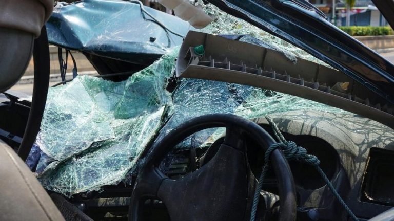 Ngeri! 4 Tewas Seketika di Tol Sumut, Innova Hantam Truk Boks